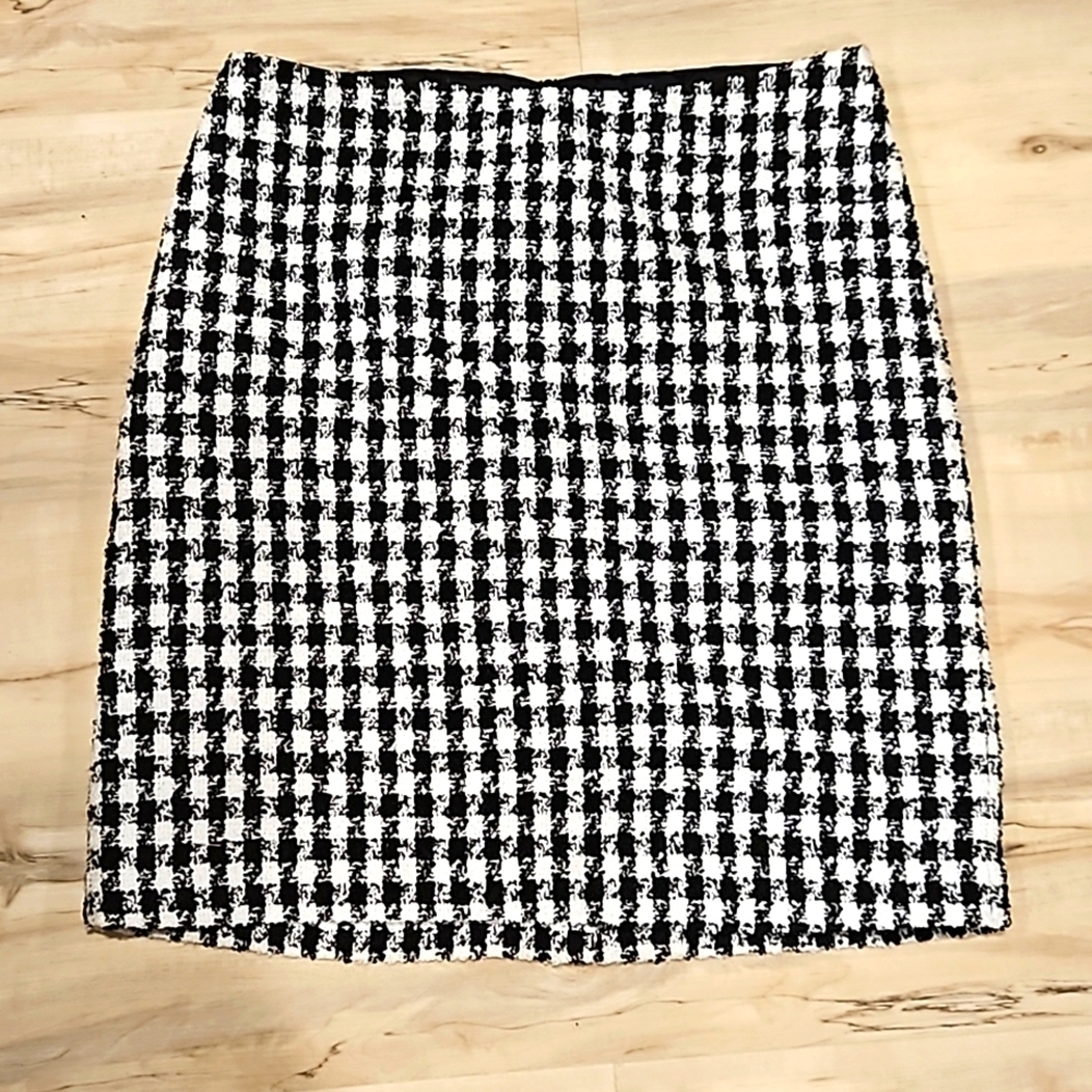 FOLIO Vintage Wool Blend Houndstooth Long Jacket and Skirt 2 pc. Set. - Picture 6 of 6